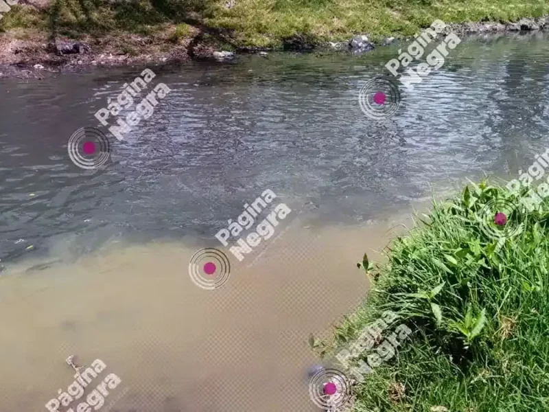 Flotando en el río Atoyac, localizan un cadáver embolsado