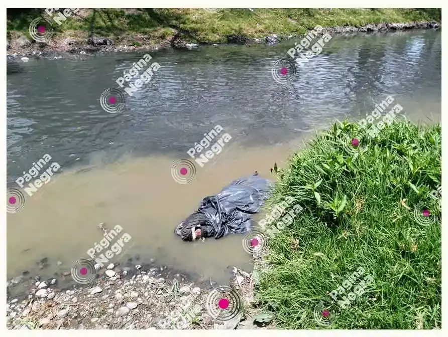 Flotando en el río Atoyac, localizan un cadáver embolsado