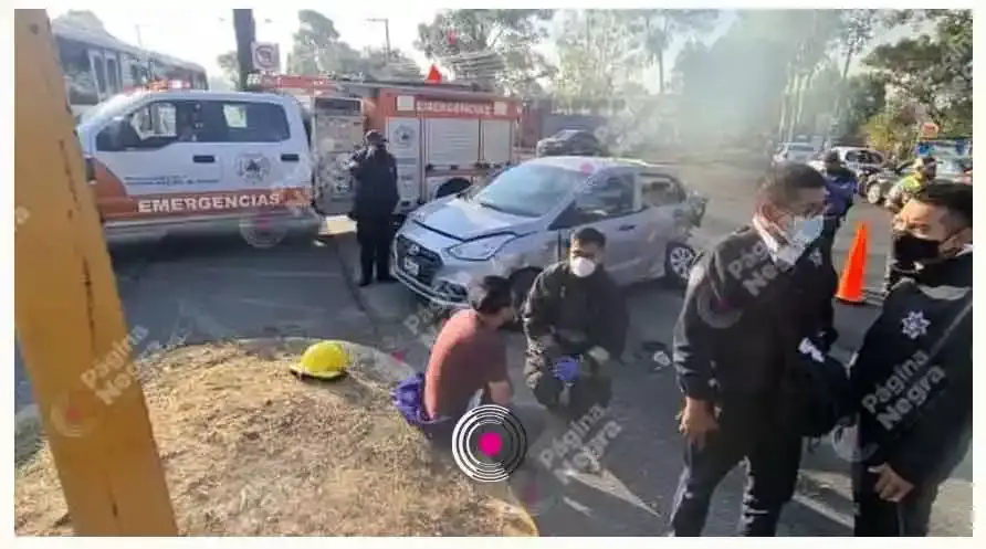 Patrulla estatal choca con Uber.