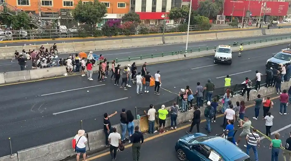 El bloque de la vialidad duró aproximadamente 12 horas.
