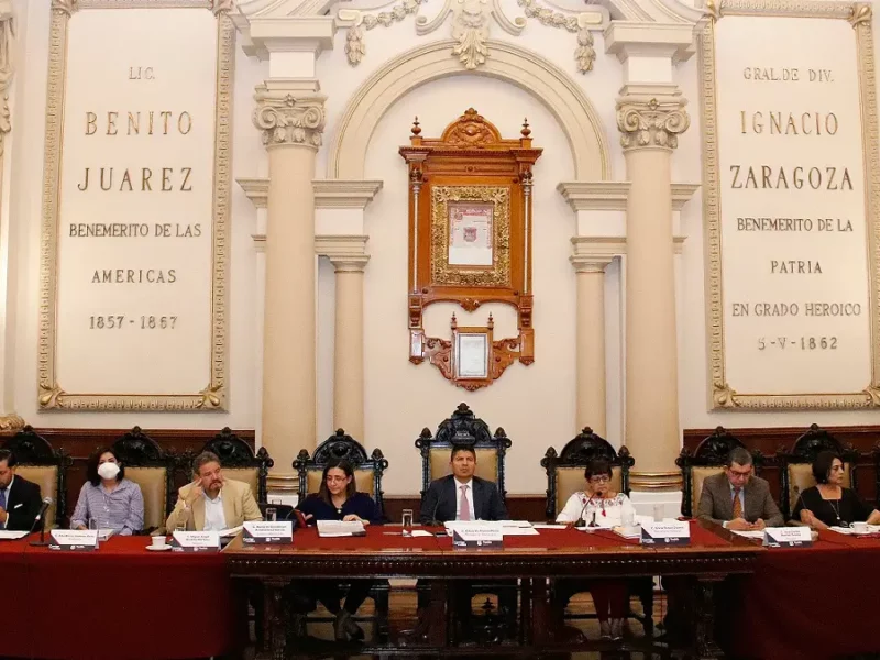 Cabildo aprueba multas por apartar lugares y obstruir el tránsito