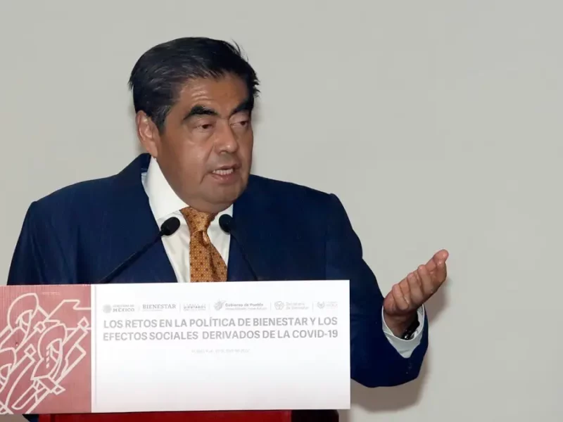 Barbosa propone regulación gratuita de predios en Puebla