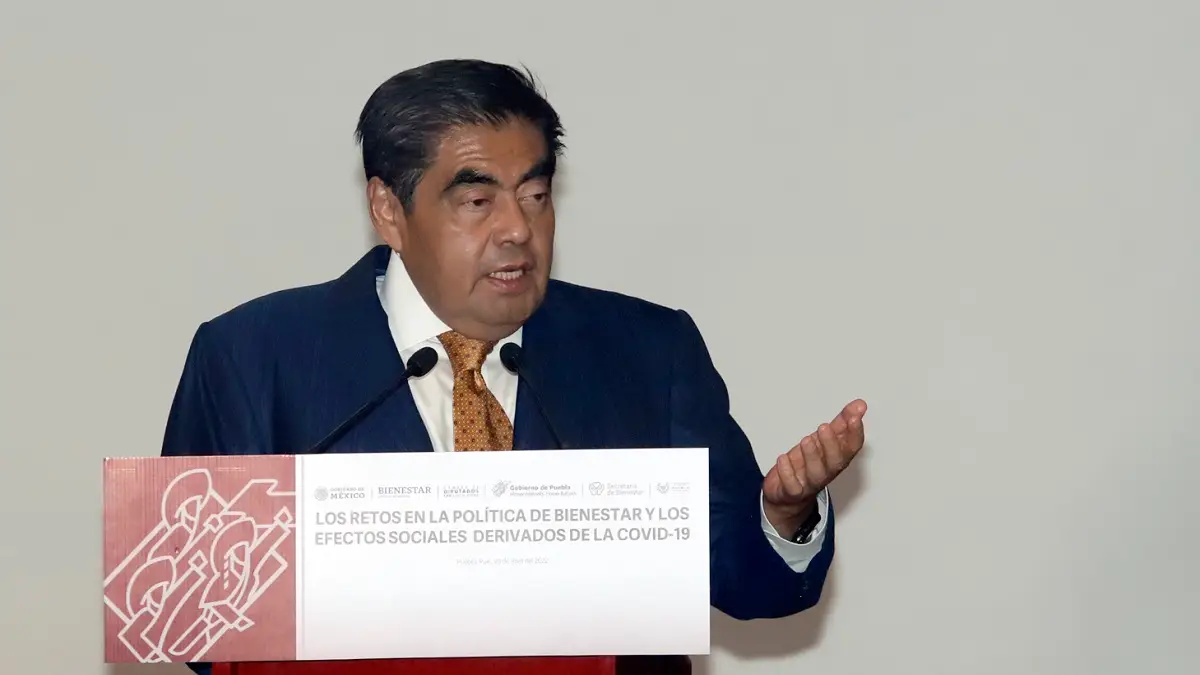 Barbosa propone regulación gratuita de predios en Puebla