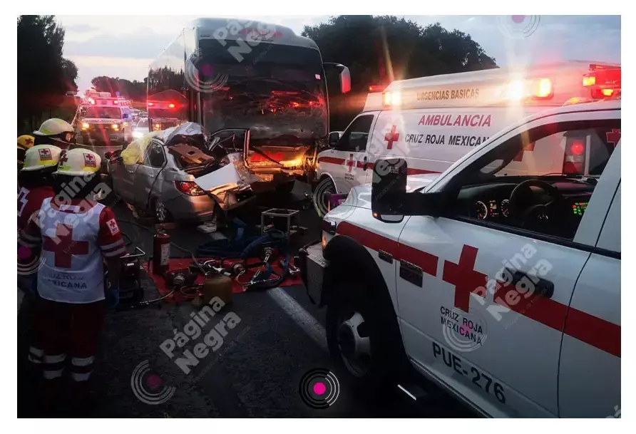 Choque frontal dejó tres muertos en autopista Amozoc-Perote.
