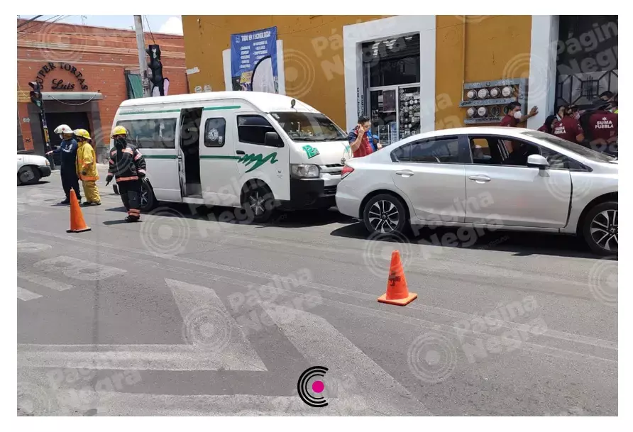 La circulación se liberó cuando personal de grúas remolcó a los vehículos.