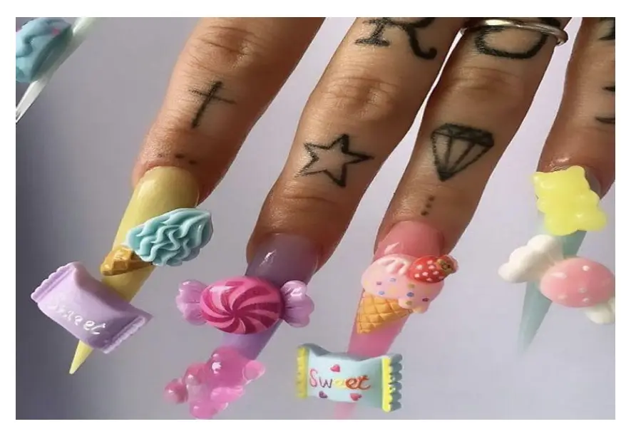 Aplicaciones de plástico en las uñas