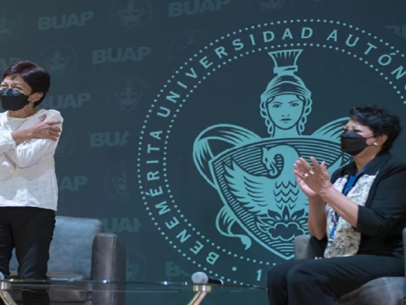 Lilia Cedillo inaugura curso de capacitación.