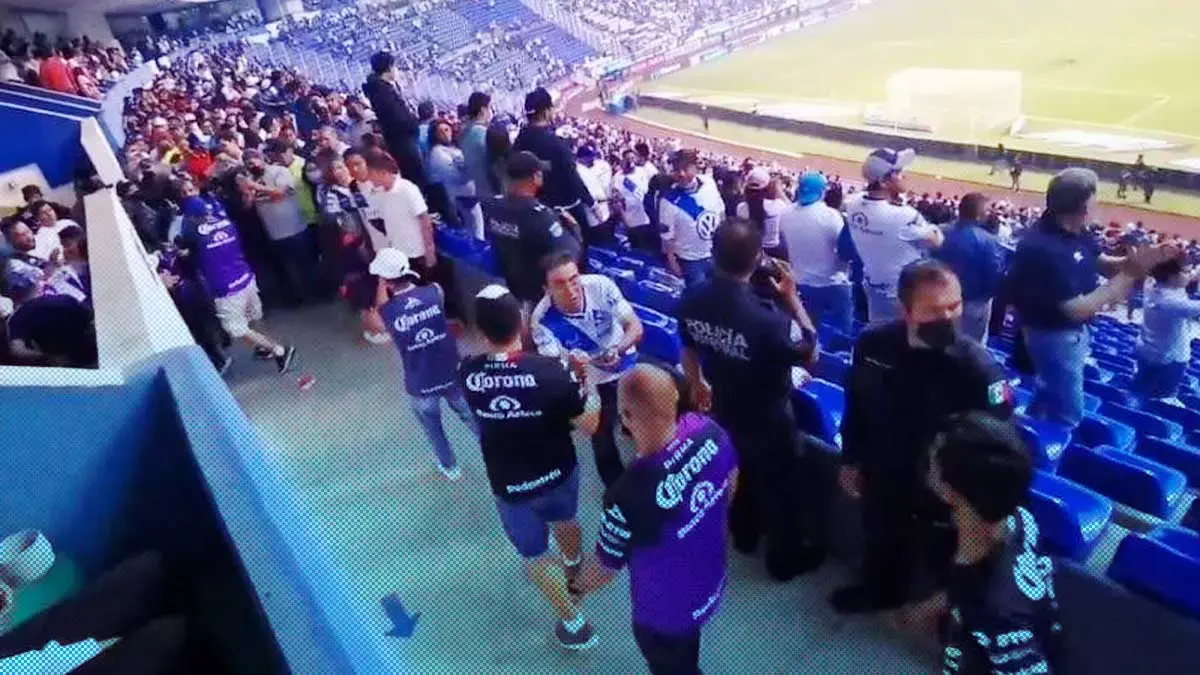 Aficionados de Puebla y Mazatlán intercambiaron playeras y abrazos