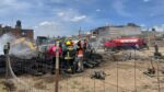 Bomberos de San Pedro sofocan incendio en depósito de llantas