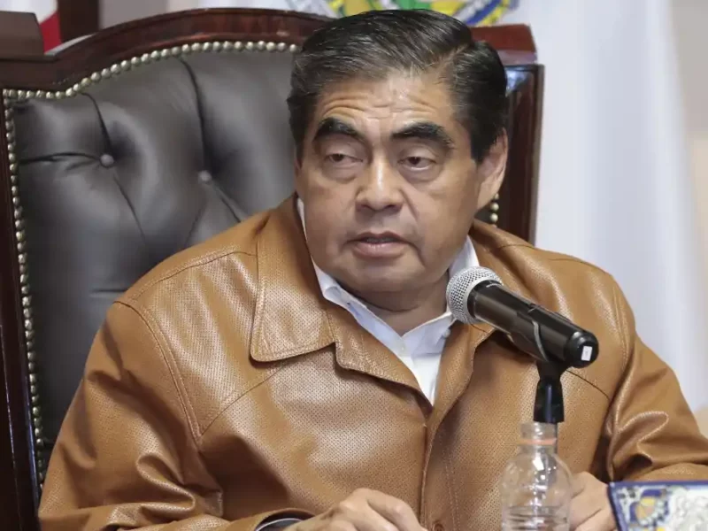 Barbosa anuncia que el uso de cubrebocas es voluntario.