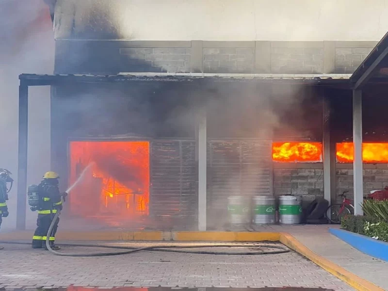 Sofocan incendio en Tlaxcalancingo.