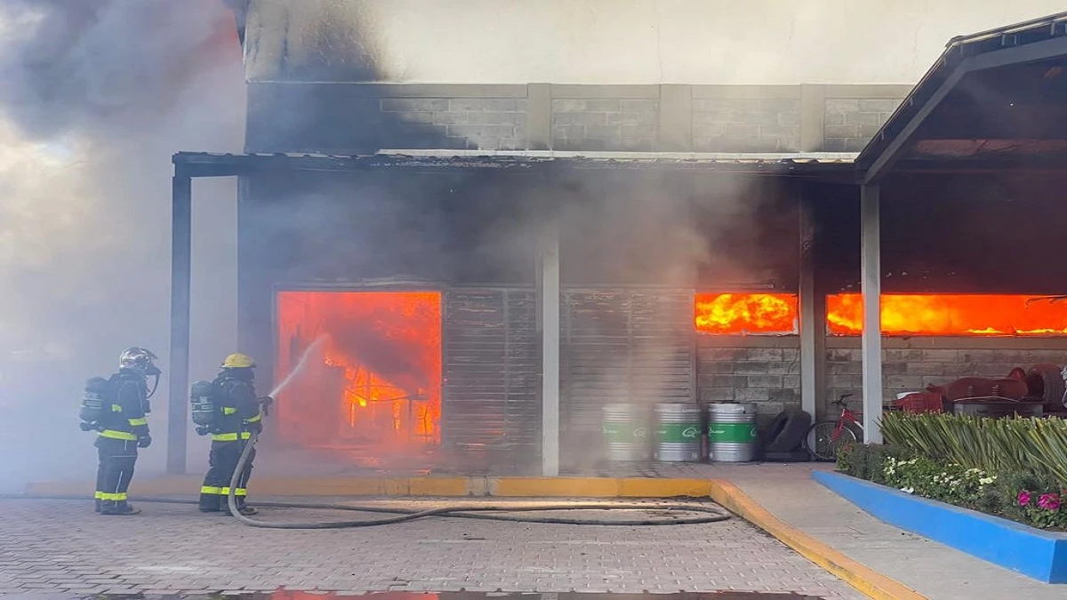 Sofocan incendio en Tlaxcalancingo.