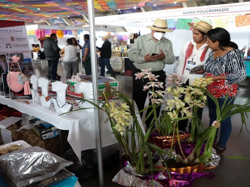 Apoya SEDIF a productores y artesanos.