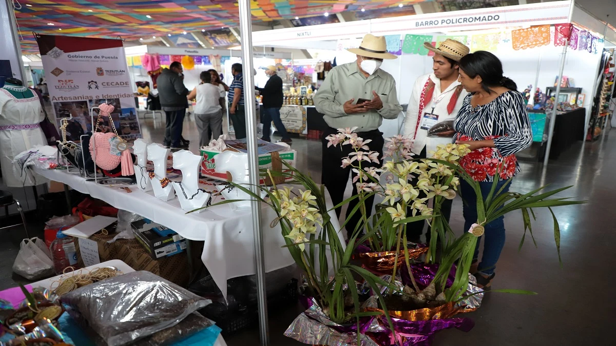 Apoya SEDIF a productores y artesanos.