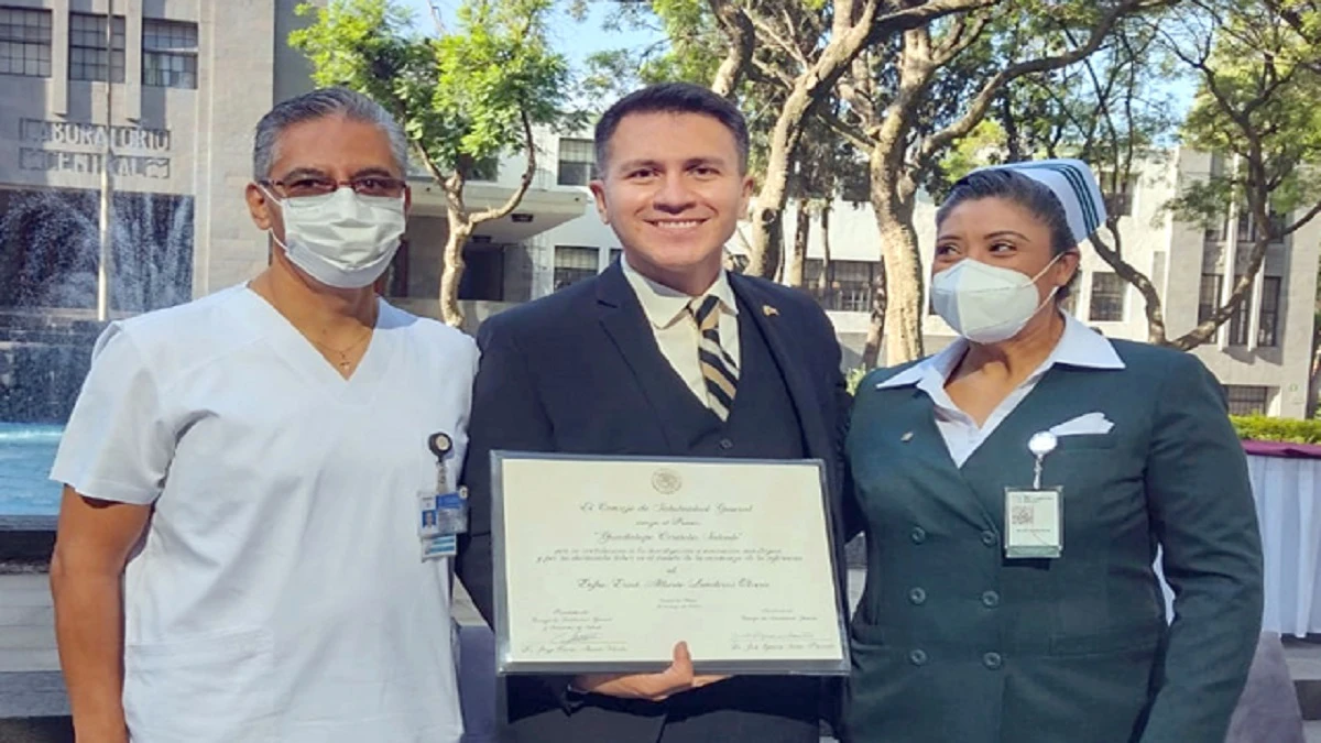 Erick Alberto Landeros Olvera obtuvo el Reconocimiento al Mérito en Enfermería
