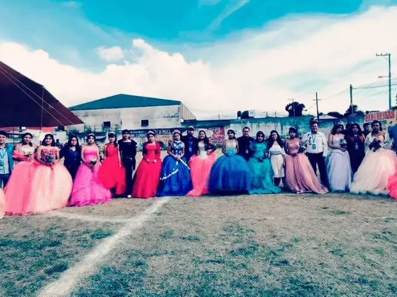 Estación de radio festeja a quinceañeras de Tlatlauquitepec; llegaron 1500 personas y 5 grupos