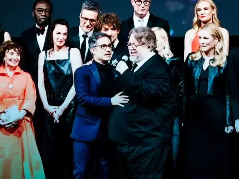 Gael García y Guillermo del Toro cantan una ranchera en el Festival de Cannes