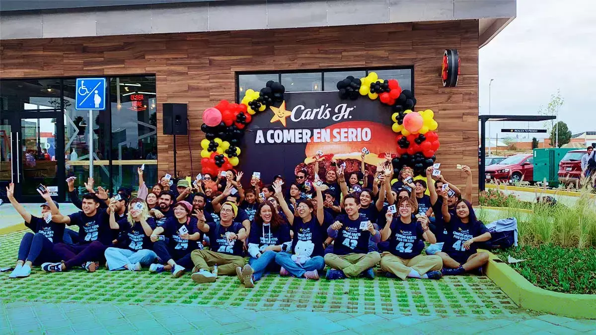 inauguración Carl’s Junior Puebla