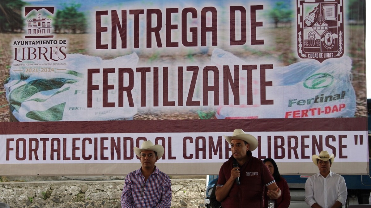Compromiso Cumplido: el H. Ayuntamiento de Libres, realiza la primera entrega de fertilizante a productores del Municipio