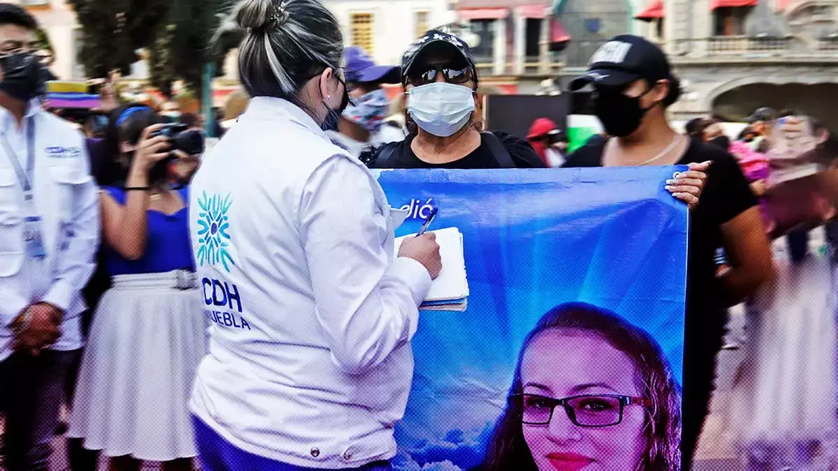 Se manifiestan por el feminicidio de Linda ocurrido en Tehuacán.