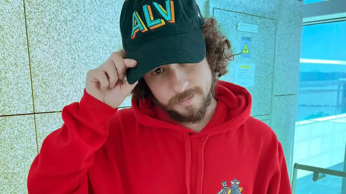 ¡Qué soberbia! Luisito Comunica se porta grosero y  niega foto a sus fans