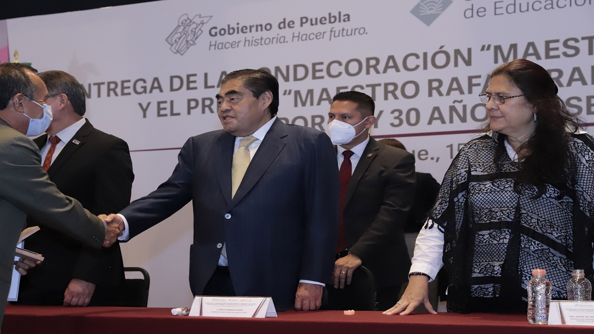 Gobierno no convertirá en centros de operación política a las escuelas, sentencia MBH