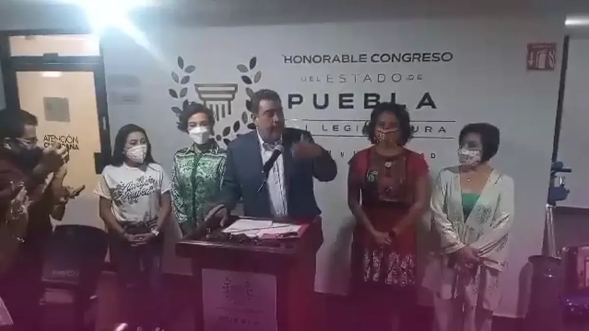 Bancadas de Morena y PT en Congreso de Puebla respaldan reforma electoral de AMLO