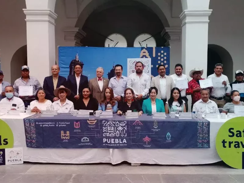 La Academia del Mezcal y del Maguey entrega reconocimientos a ganadores poblanos