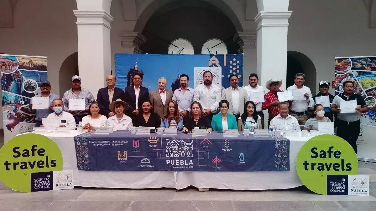La Academia del Mezcal y del Maguey entrega reconocimientos a ganadores poblanos