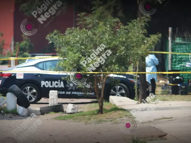 Encuentran cadáver encobijado y embolsado en Puebla.
