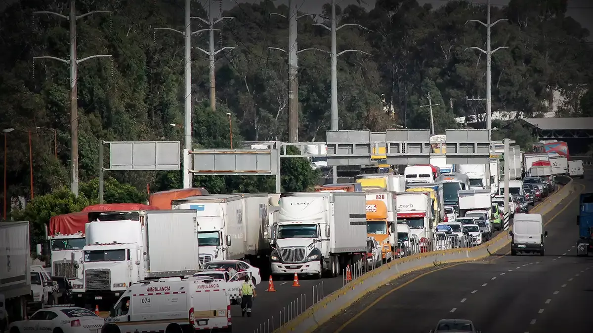 Vecinos de Río Frío bloquean la México-Puebla.