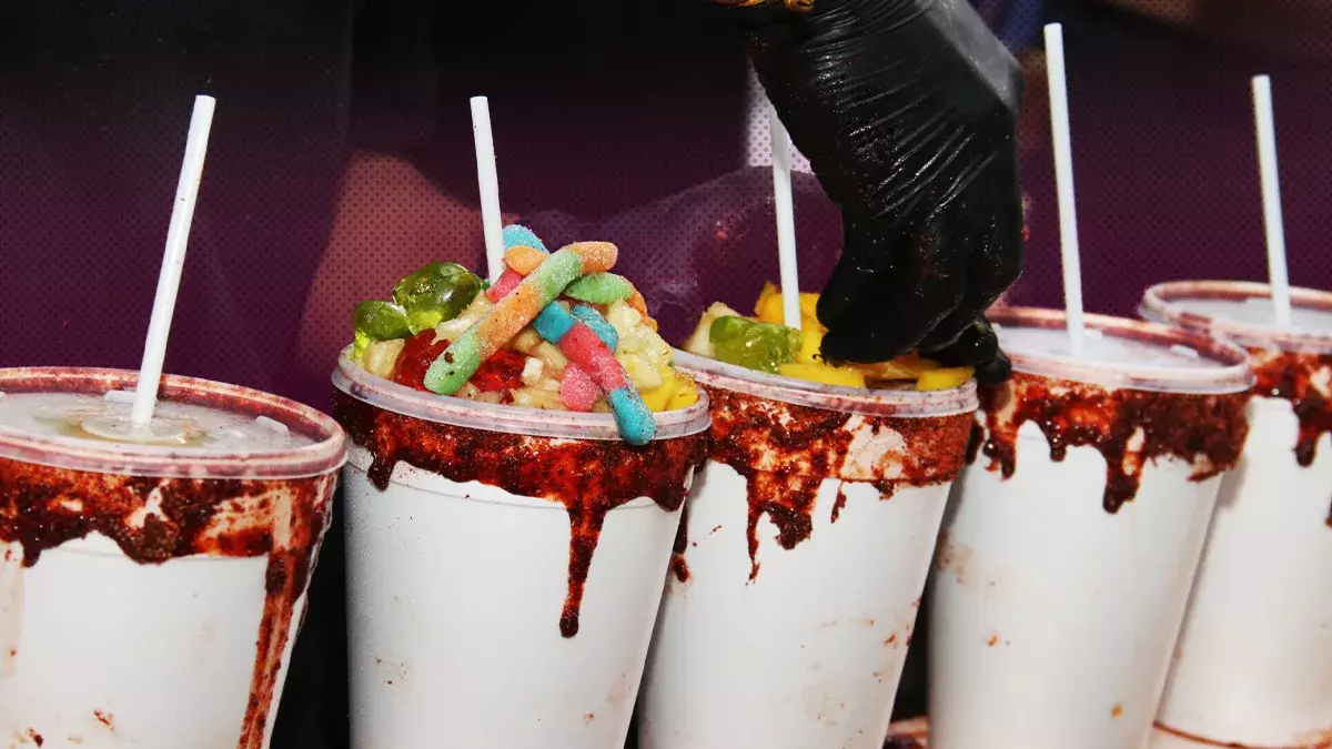 Tianguis en Puebla venden bebidas alcohólicas en vía pública