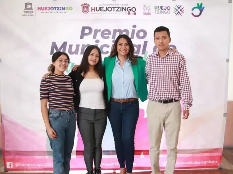 Entregan Premio de la Juventud en Huejotzingo.