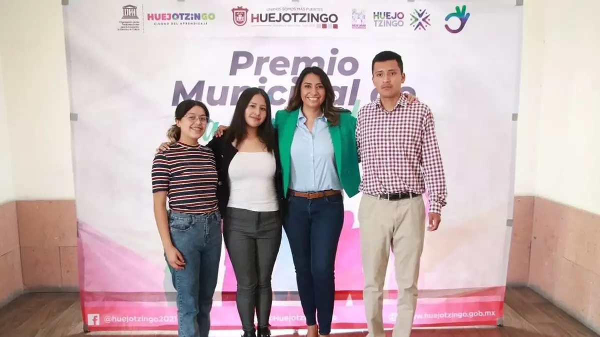 Entregan Premio de la Juventud en Huejotzingo.