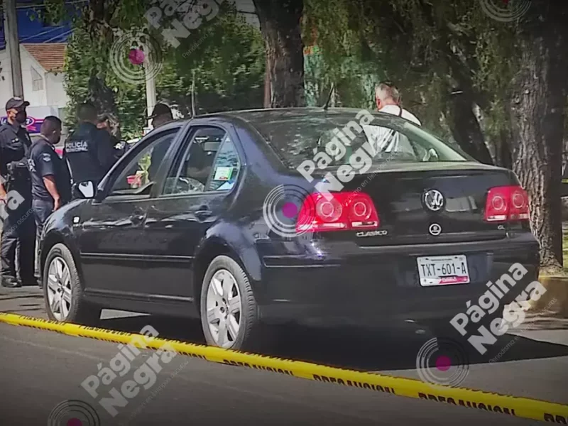 Muere hombre de un infarto dentro de su auto en Puebla.