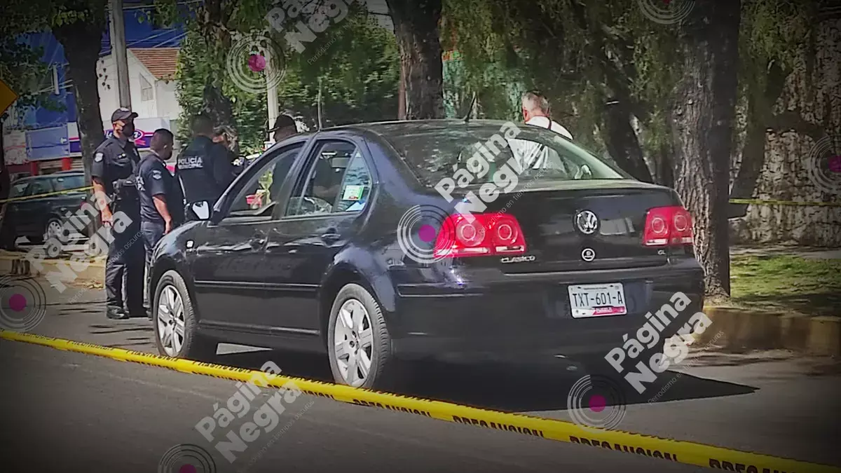 Muere hombre de un infarto dentro de su auto en Puebla.
