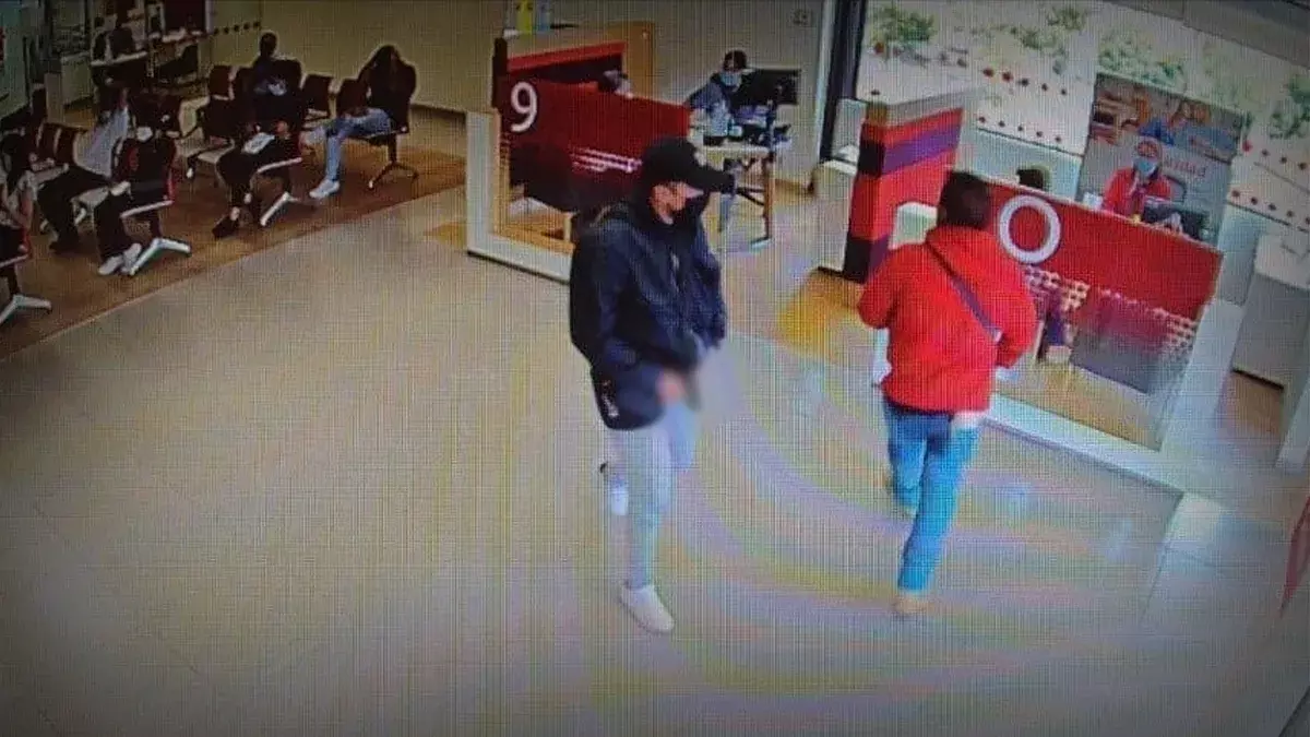 Robo a cuentahabiente: Le roban 12 mil pesos en el Santander de La Paz.