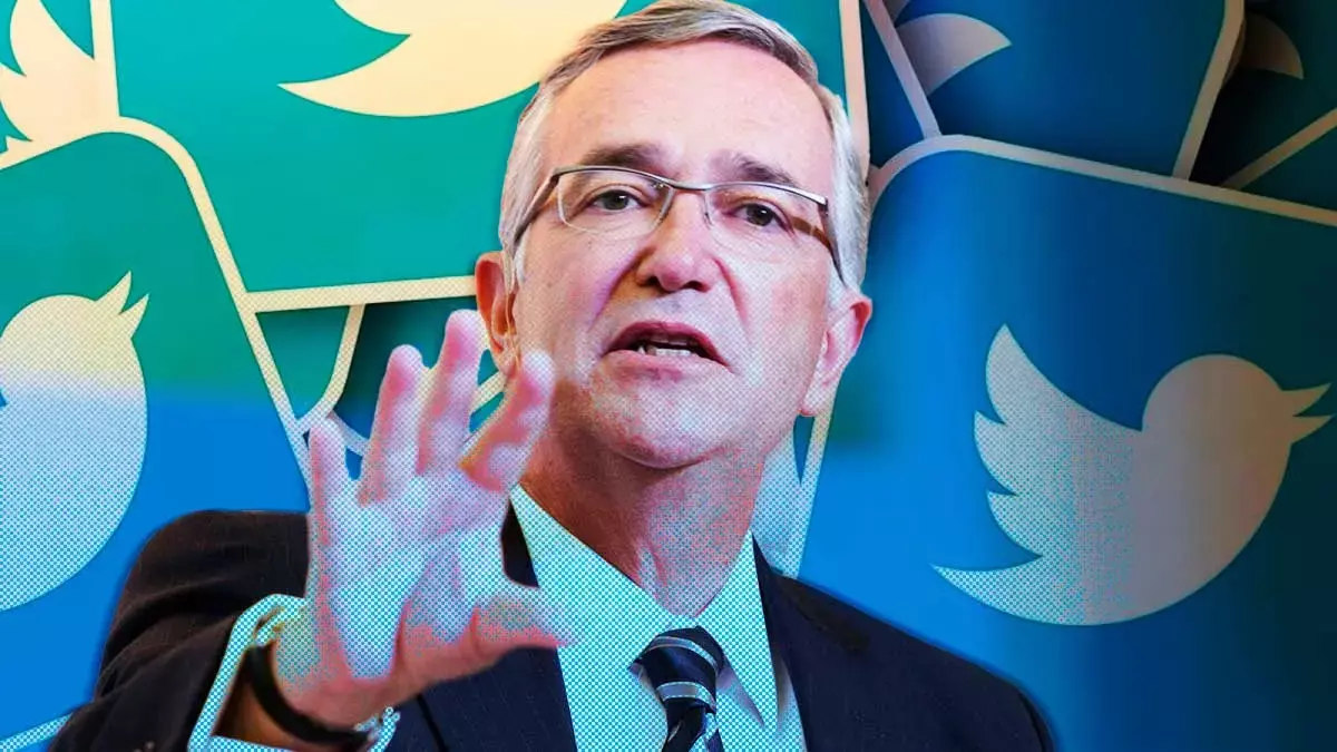 Ricardo Salinas se peleó en Twitter.