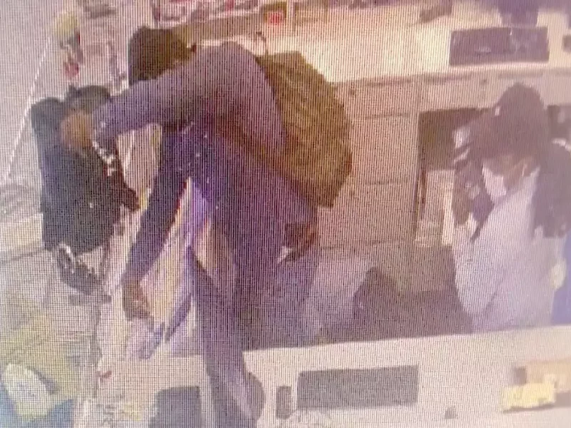 Roban celulares en la tienda Coppel de Plaza Crystal.
