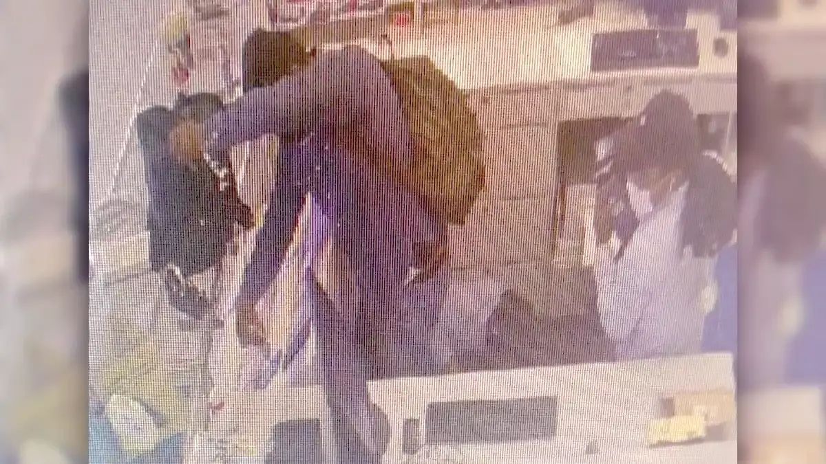 Roban celulares en la tienda Coppel de Plaza Crystal.