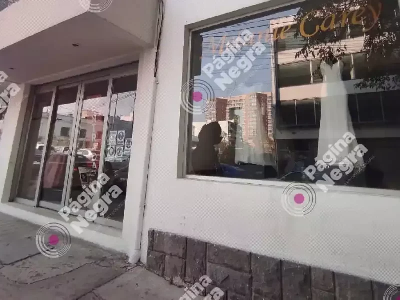 Ladrón asalta tienda de vestidos de novia en La Paz.
