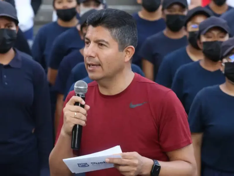Eduardo Rivera Pérez encabeza carrera recreativa con cadetes.