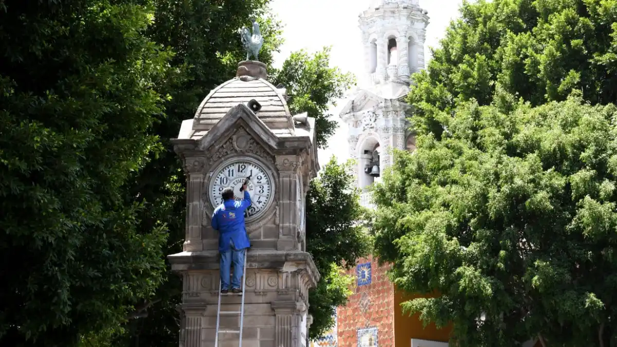Los relojes de “el gallito” y palacio municipal vuelven a dar la hora, gracias a la oportuna intervención del Ayuntamiento de Puebla