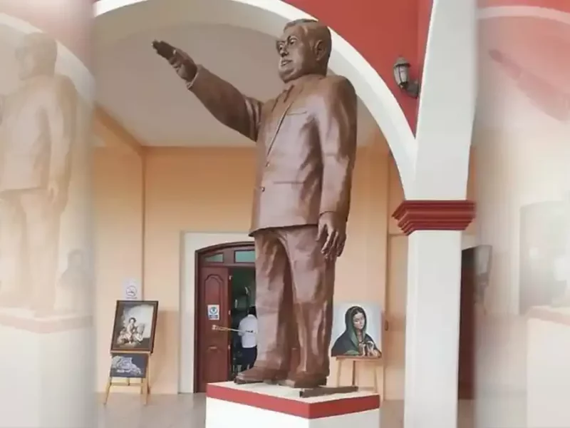 Supuesta estatua de Miguel Barbosa.