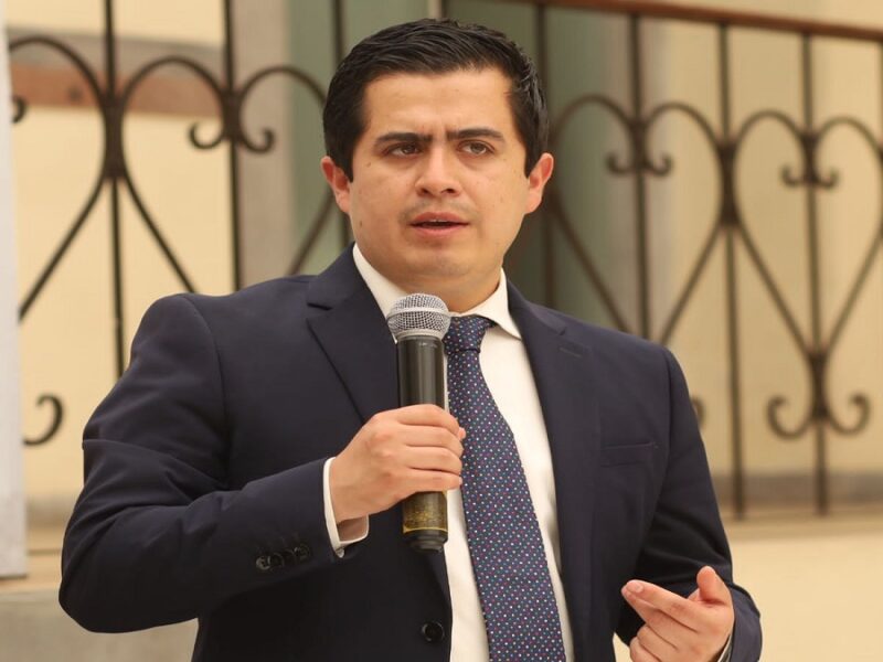 Lorenzo Rivera suscribe convenio con Universidades