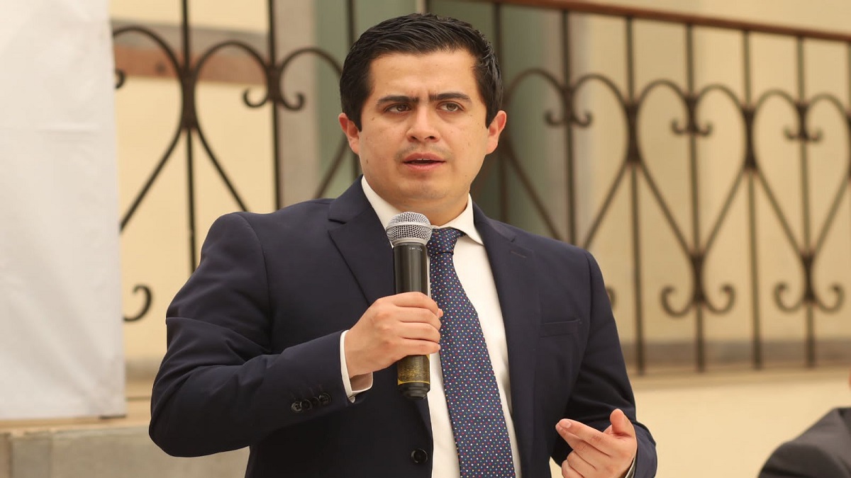 Lorenzo Rivera suscribe convenio con Universidades