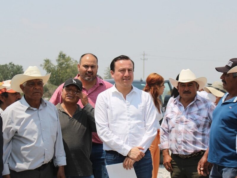 Gobierno municipal mejora caminos de Tecamachalco