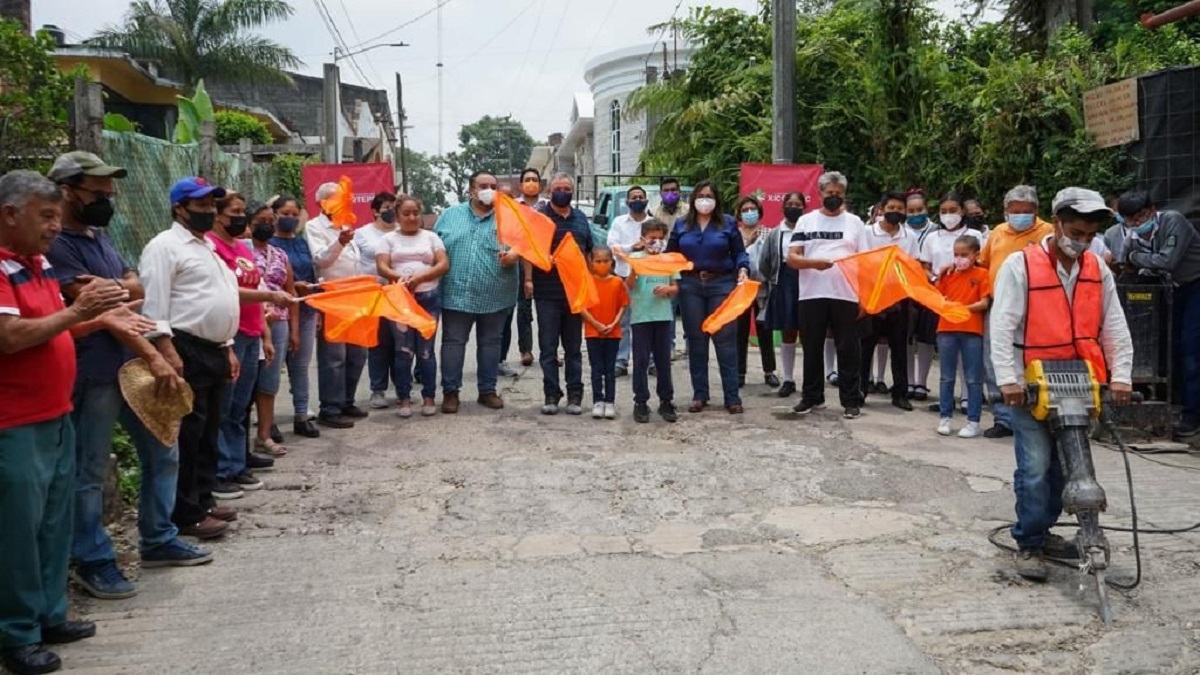 Inicia ayuntamiento de Xicotepec mantenimiento en calles de la cabecera