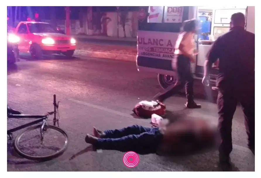 Se desconocen las características de auto que atropelló al hombre.