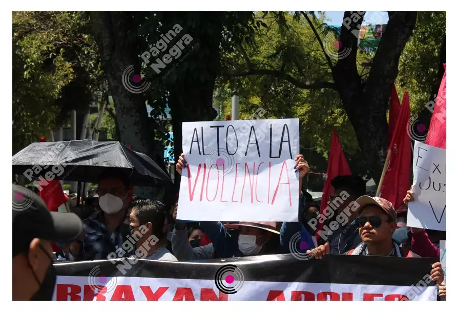 La manifestación llegó a la Fiscalía de Puebla.